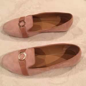 Women’s flats